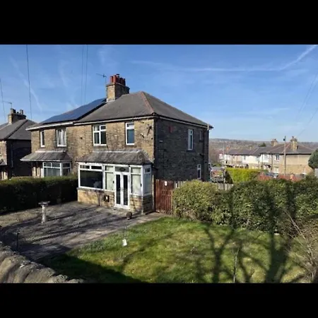 Peaceful Area Near Historic Saltaire * Bradford (West Yorkshire)