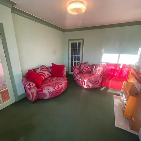 Peaceful Area Near Historic Saltaire * Bradford (West Yorkshire)