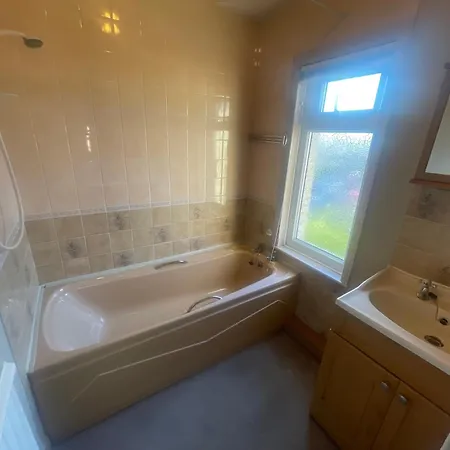 Peaceful Area Near Historic Saltaire *