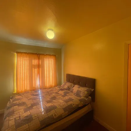 Peaceful Area Near Historic Saltaire *